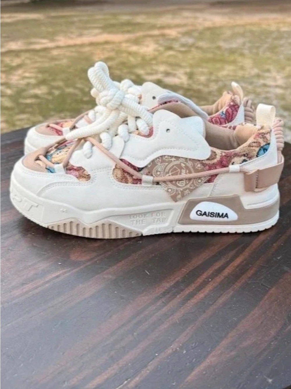 Men's Cream & Beige Patterned Low-Top Sneakers